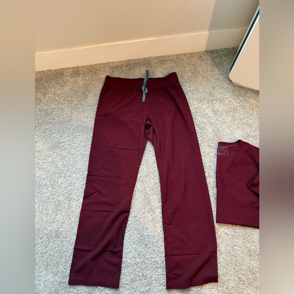 FIGS Scrub Set - Burgundy - Picture 4 of 5